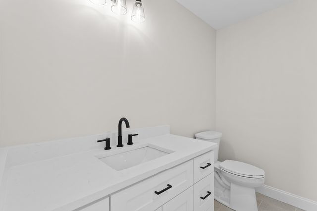 96 Shadow Lake Rd Unit 2 Rear, Salem, NH 03079