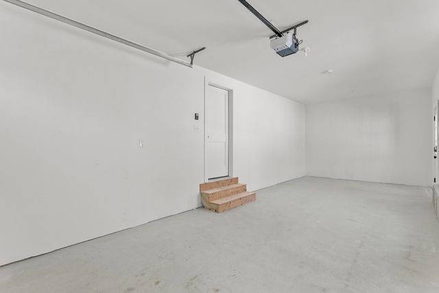 96 Shadow Lake Rd Unit 2 Rear, Salem, NH 03079