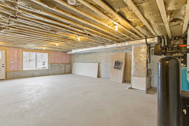 96 Shadow Lake Rd Unit 2 Rear, Salem, NH 03079