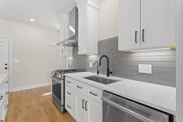 96 Shadow Lake Rd Unit 2 Rear, Salem, NH 03079