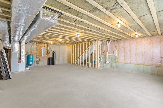 96 Shadow Lake Rd Unit 2 Rear, Salem, NH 03079