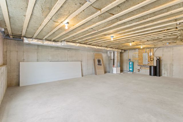 96 Shadow Lake Rd Unit 2 Rear, Salem, NH 03079