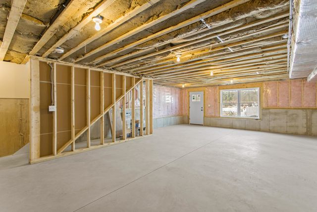 96 Shadow Lake Rd Unit 2 Rear, Salem, NH 03079