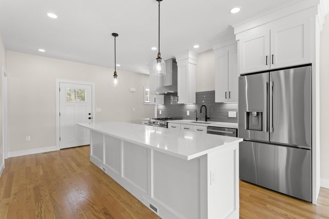 96 Shadow Lake Rd Unit 2 Rear, Salem, NH 03079