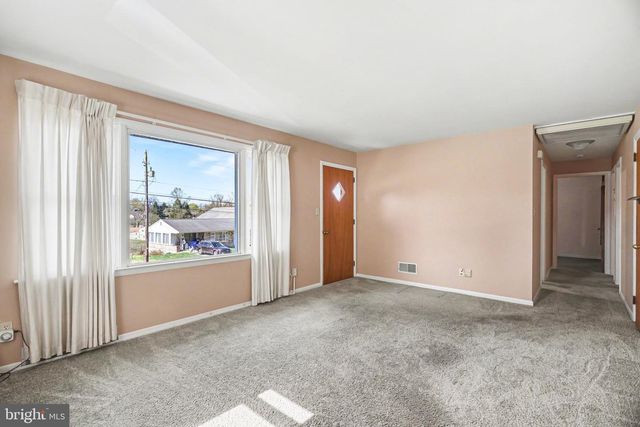 250 SPANGLERS MILL RD, New Cumberland, PA 17070