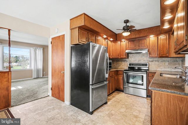 250 SPANGLERS MILL RD, New Cumberland, PA 17070