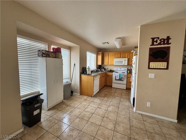 8431 Tiger Woods Avenue, Las Vegas, NV 89128
