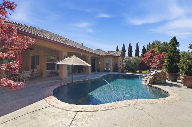 10717 Goldsborough Cir, Oakdale, CA 95361