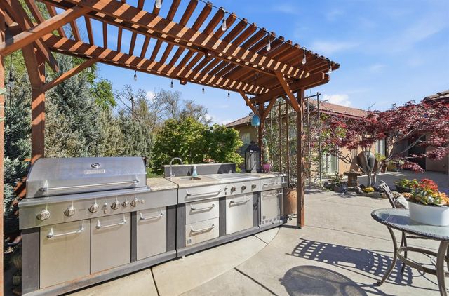 10717 Goldsborough Cir, Oakdale, CA 95361