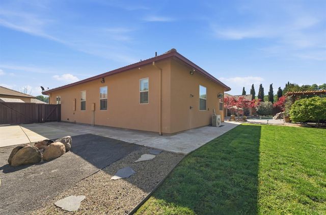 10717 Goldsborough Cir, Oakdale, CA 95361