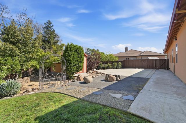 10717 Goldsborough Cir, Oakdale, CA 95361