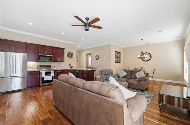 10717 Goldsborough Cir, Oakdale, CA 95361