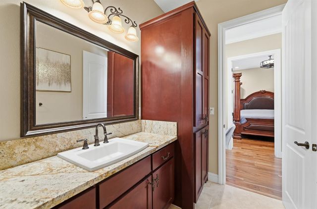 10717 Goldsborough Cir, Oakdale, CA 95361