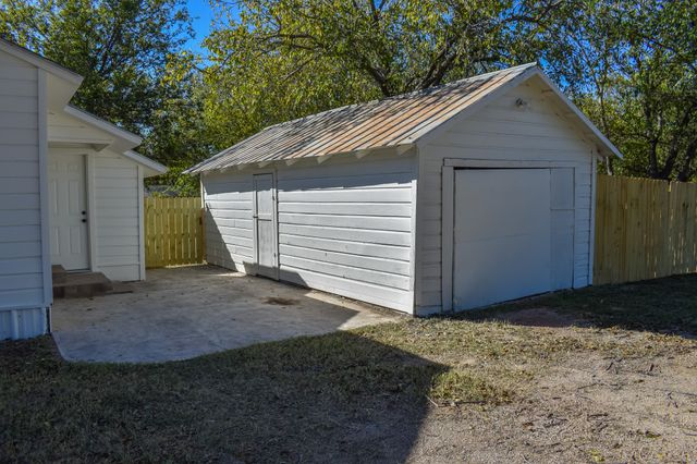 1607 N Graham, Brady, TX 76825