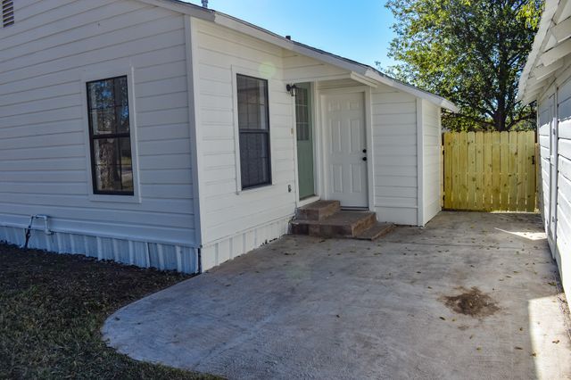 1607 N Graham, Brady, TX 76825