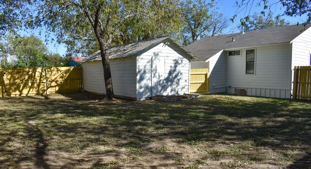1607 N Graham, Brady, TX 76825