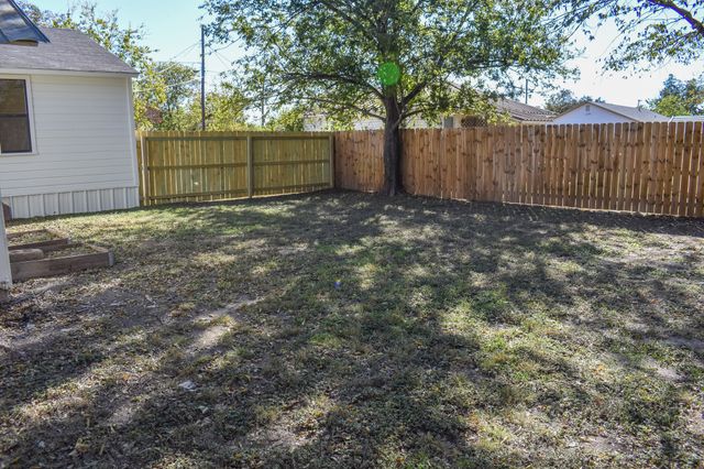1607 N Graham, Brady, TX 76825