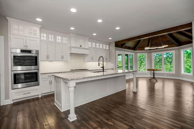 4614 NE Park Springs Court, Lee's Summit, MO 64064