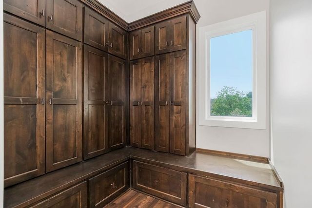 4614 NE Park Springs Court, Lee's Summit, MO 64064
