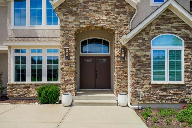 4614 NE Park Springs Court, Lee's Summit, MO 64064