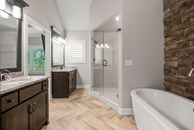 4614 NE Park Springs Court, Lee's Summit, MO 64064