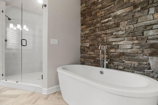 4614 NE Park Springs Court, Lee's Summit, MO 64064
