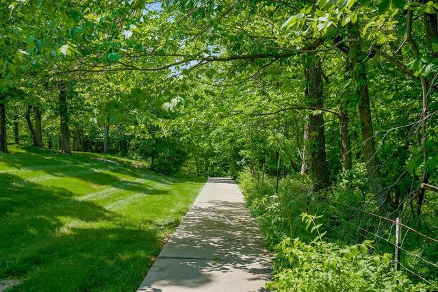 4614 NE Park Springs Court, Lee's Summit, MO 64064