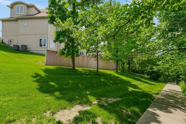 4614 NE Park Springs Court, Lee's Summit, MO 64064