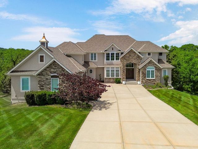 4614 NE Park Springs Court, Lee's Summit, MO 64064