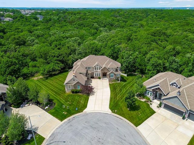 4614 NE Park Springs Court, Lee's Summit, MO 64064