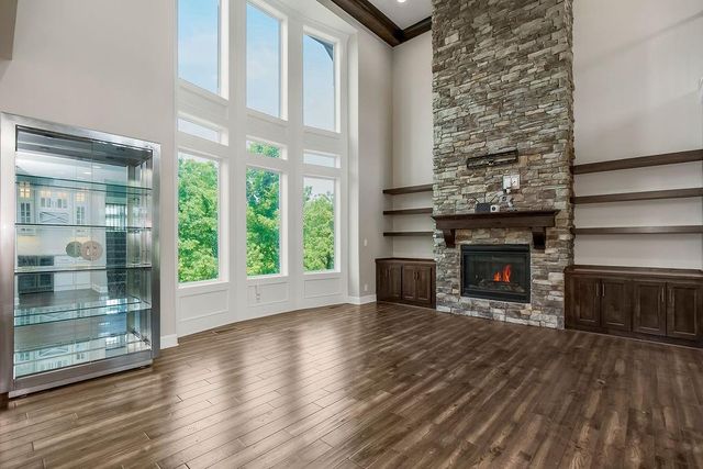 4614 NE Park Springs Court, Lee's Summit, MO 64064