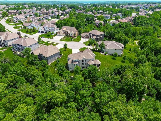 4614 NE Park Springs Court, Lee's Summit, MO 64064