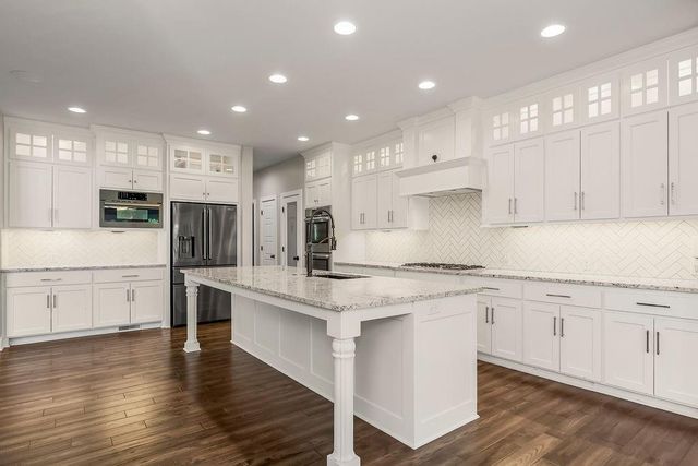 4614 NE Park Springs Court, Lee's Summit, MO 64064