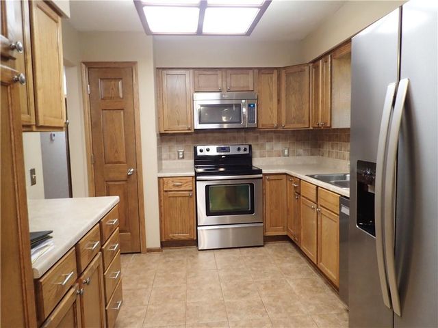 1608 SW 20th Street, Blue Springs, MO 64015