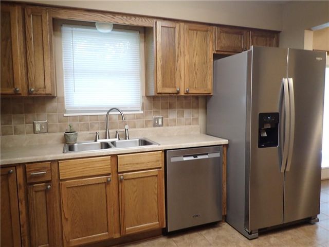 1608 SW 20th Street, Blue Springs, MO 64015