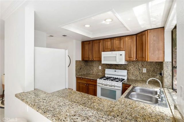 1230 S Barranca Avenue F, Glendora, CA 91740
