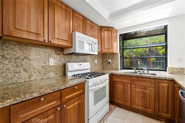 1230 S Barranca Avenue F, Glendora, CA 91740