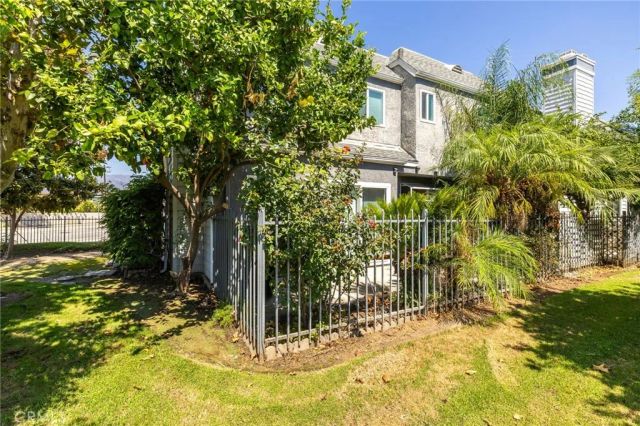 1230 S Barranca Avenue F, Glendora, CA 91740