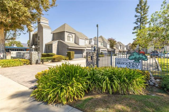 1230 S Barranca Avenue F, Glendora, CA 91740