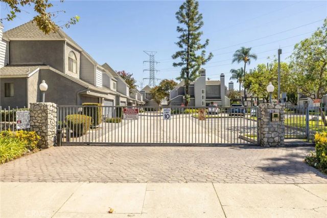 1230 S Barranca Avenue F, Glendora, CA 91740