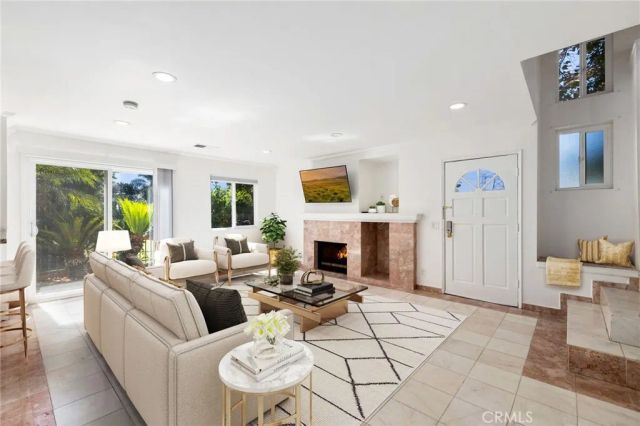 1230 S Barranca Avenue F, Glendora, CA 91740
