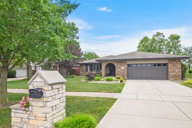 8955 Linden Drive, Tinley Park, IL 60487