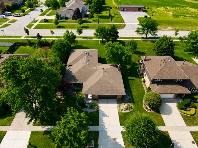 8955 Linden Drive, Tinley Park, IL 60487