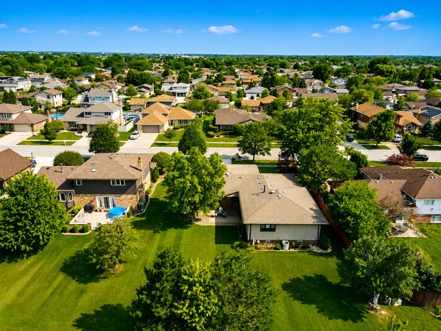 8955 Linden Drive, Tinley Park, IL 60487