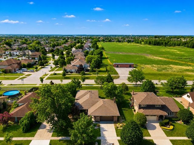 8955 Linden Drive, Tinley Park, IL 60487