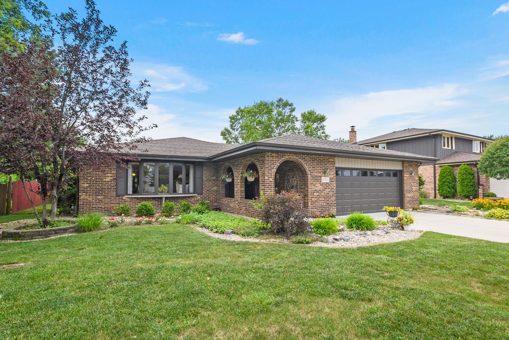 8955 Linden Drive, Tinley Park, IL 60487