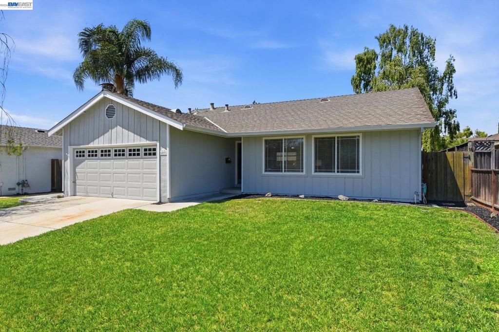 Image 2 of property listing at 6093 Blacklock Ct, San Jose, CA 95123
