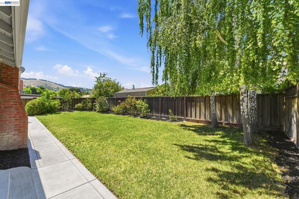 Image 39 of property listing at 6093 Blacklock Ct, San Jose, CA 95123
