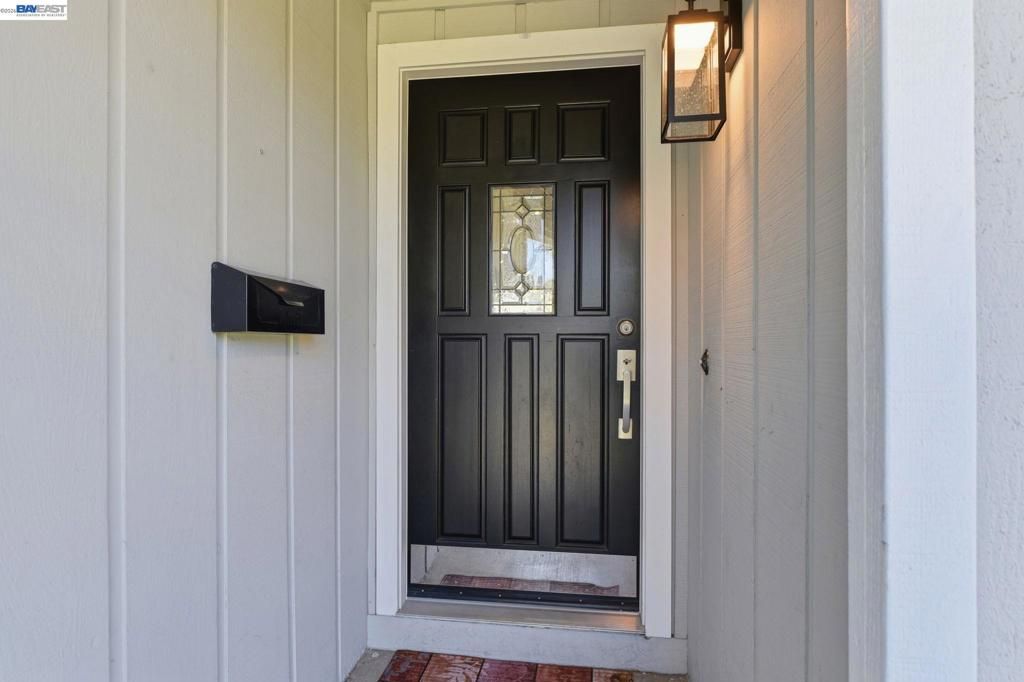 Image 4 of property listing at 6093 Blacklock Ct, San Jose, CA 95123
