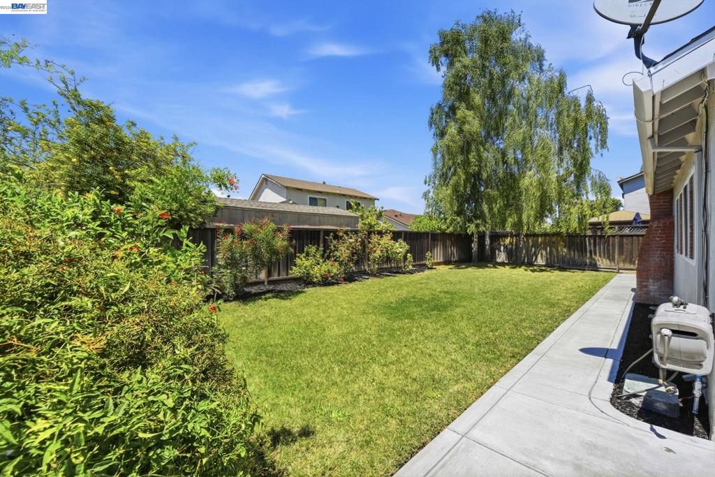 Image 40 of property listing at 6093 Blacklock Ct, San Jose, CA 95123
